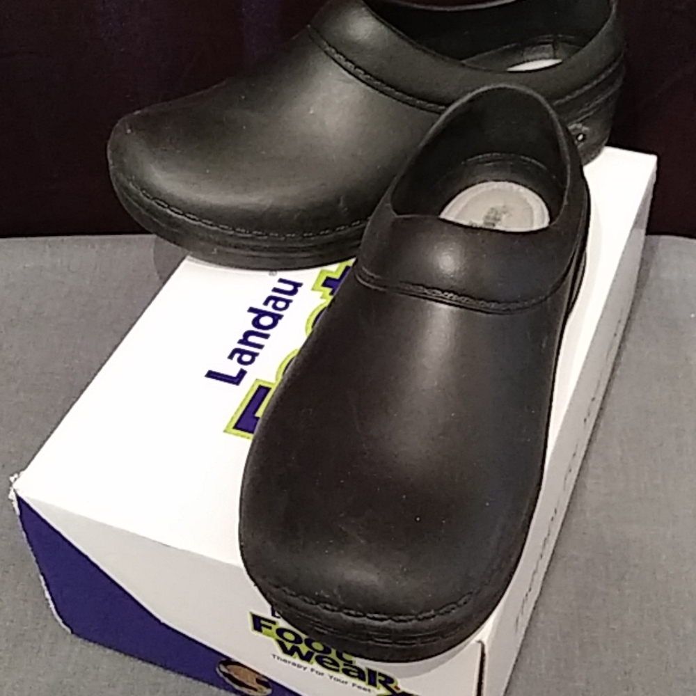 Nursing shoes